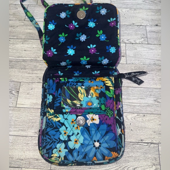 Vera Bradley Floral Crossbody with adjustable strap - Picture 3 of 14